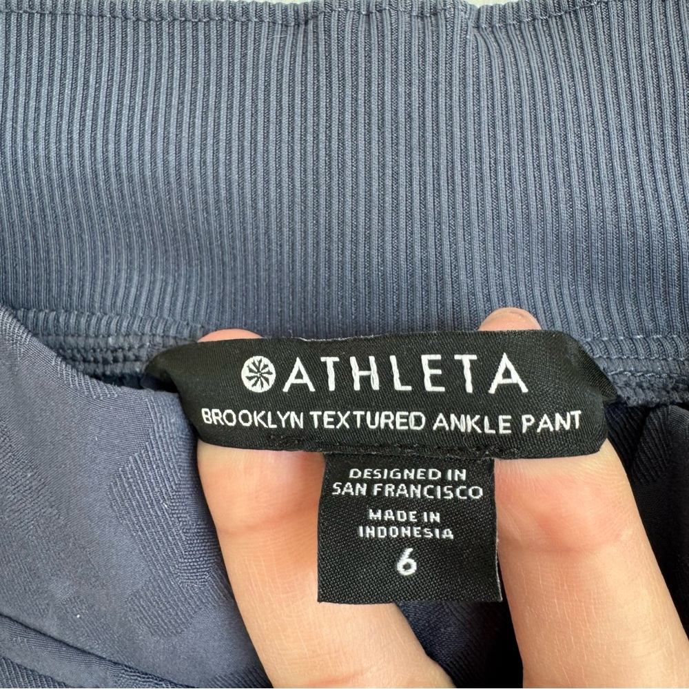 Athleta Woman’s Navy Brooklyn Textured Ankle Pants Size 6 - Picture 2 of 10